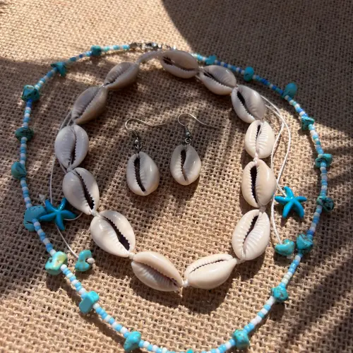Collar con caracoles cauris — imagen 2
